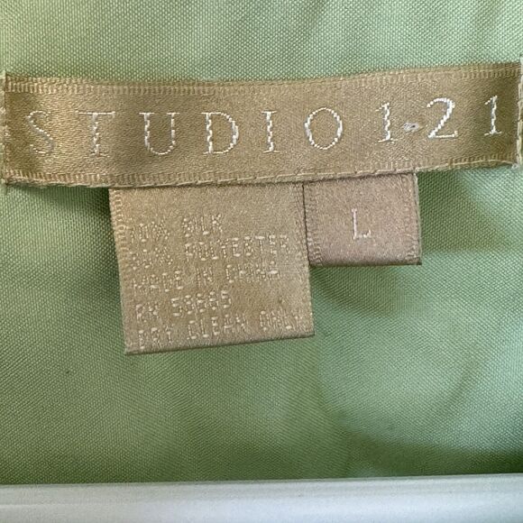 Studio 121 Silk Blend Lime Green Button Down Silk Size Large Minimalist Academia - Picture 3 of 5